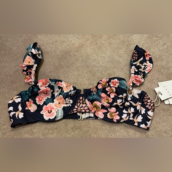 Agua by Agua Bendita Kiwi Danza Floral Bikini Top - Picture 4 of 5